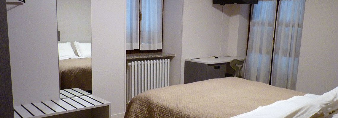 cavallo-bianco-dronero-grey-room